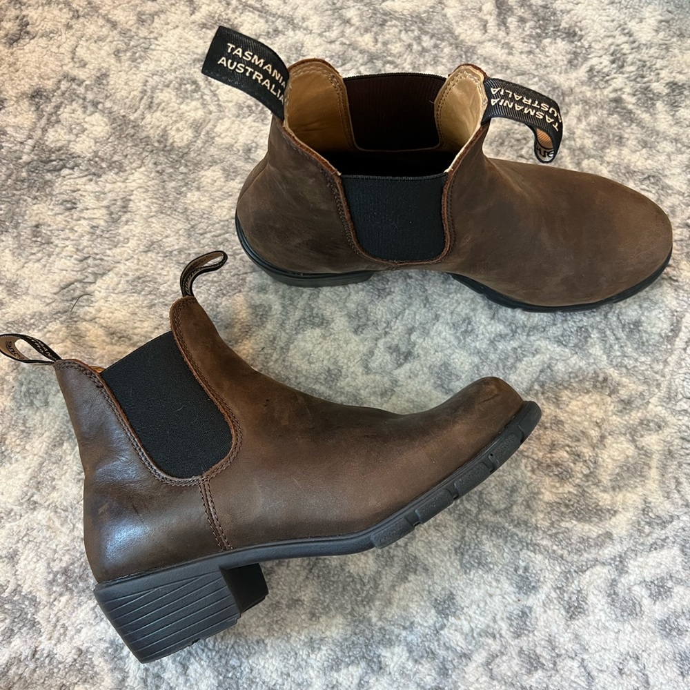 Blundstone Heeled Chelsea Boot #1673 Antique Brown